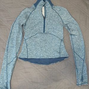 teal lululemon cropped running jacket!!